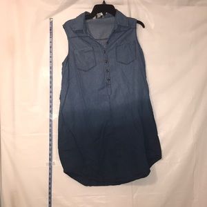 1x sleeveless Denim Shirt